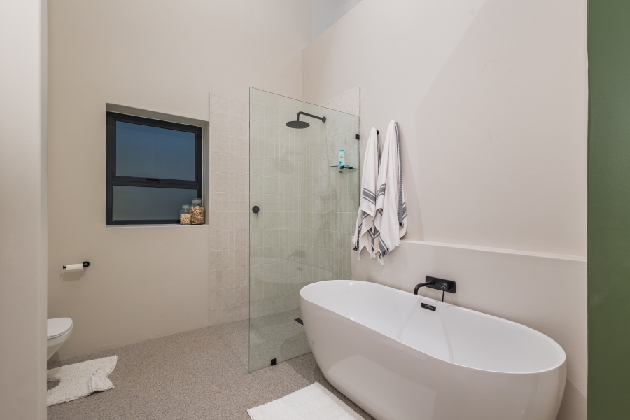 6 Bedroom Property for Sale in Brackenridge Western Cape